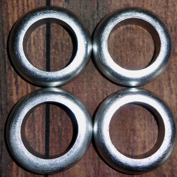 SET 4 SILVER ROUND NAPKIN RINGS COATED WOOD 2.25" DIAMETER HANUKKAH CHRISTMAS - Picture 2 of 4